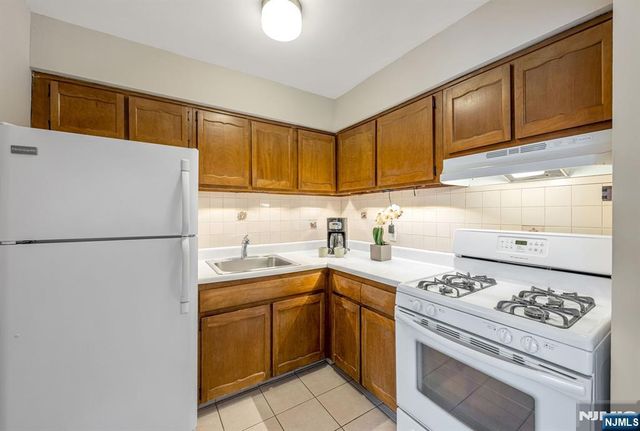 565 Grove Street 10, Clifton, NJ 07013