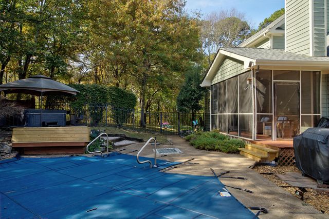 2600 Brown Ridge Lane, Hixson, TN 37343