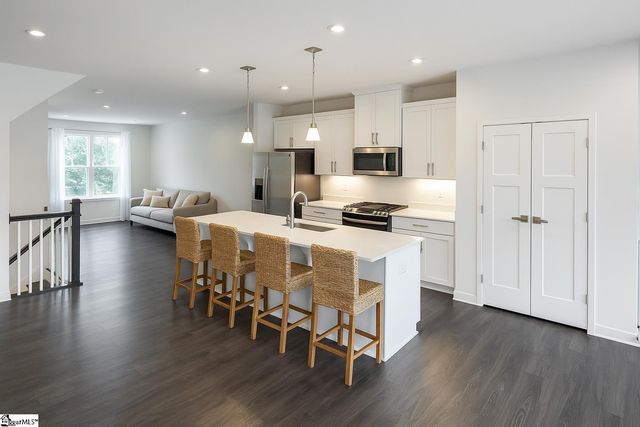 29 Rollins Avenue, Greenville, SC 29607