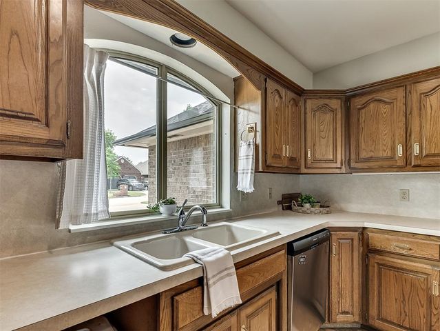 6225 Redbud Ridge Road, Oklahoma City, OK 73162