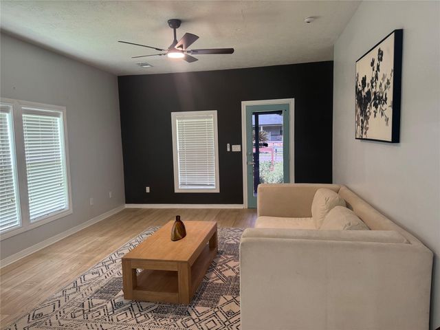 125 N Shirley Street, Alvin, TX 77511