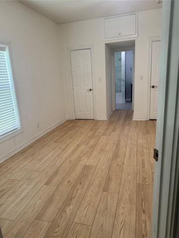 125 N Shirley Street, Alvin, TX 77511