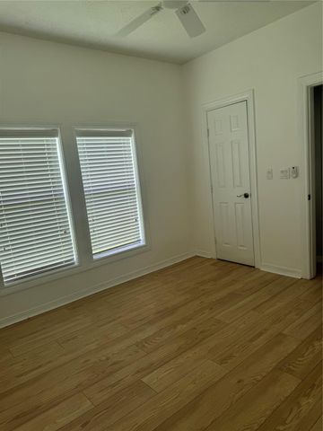 125 N Shirley Street, Alvin, TX 77511
