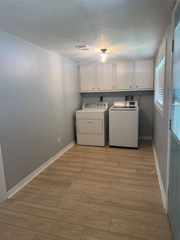 125 N Shirley Street, Alvin, TX 77511