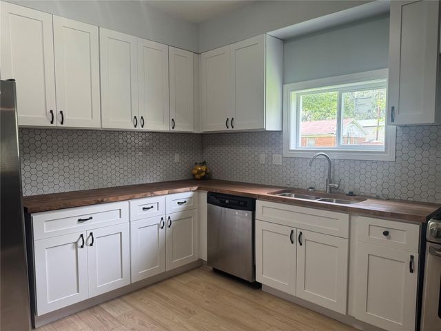 125 N Shirley Street, Alvin, TX 77511