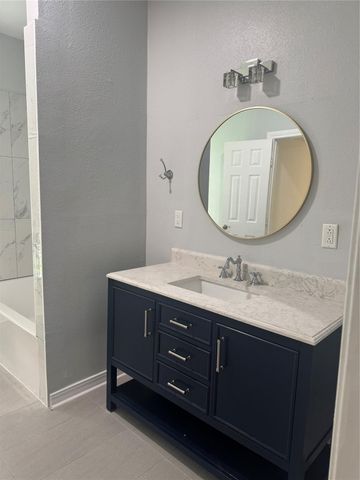 125 N Shirley Street, Alvin, TX 77511