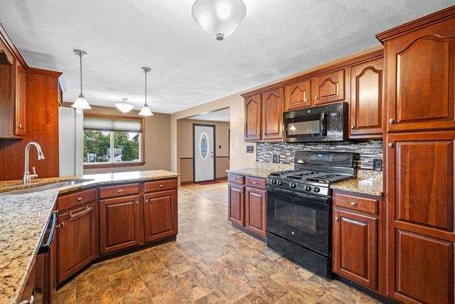 36 W Ayer St, Methuen, MA 01844