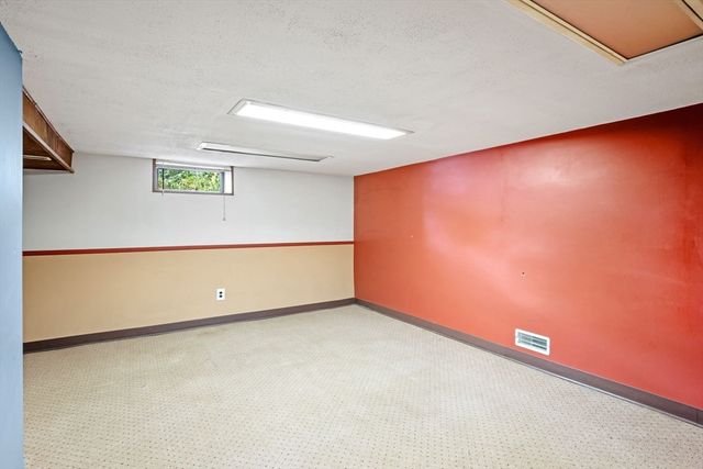 36 W Ayer St, Methuen, MA 01844