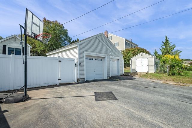 36 W Ayer St, Methuen, MA 01844