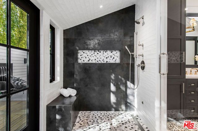 5525 Paradise Valley Road, Hidden Hills, CA 91302