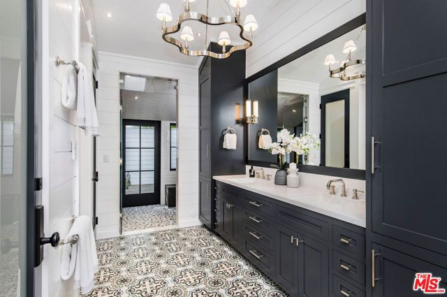 5525 Paradise Valley Road, Hidden Hills, CA 91302