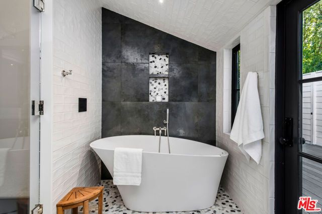 5525 Paradise Valley Road, Hidden Hills, CA 91302