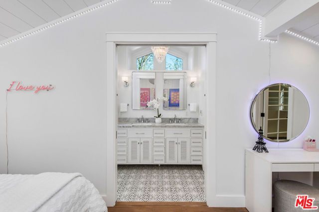 5525 Paradise Valley Road, Hidden Hills, CA 91302