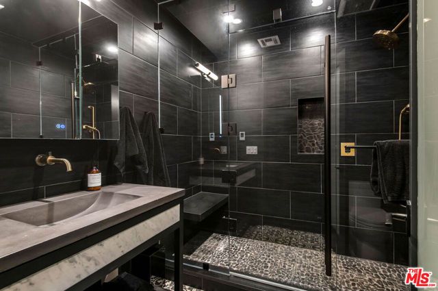 5525 Paradise Valley Road, Hidden Hills, CA 91302