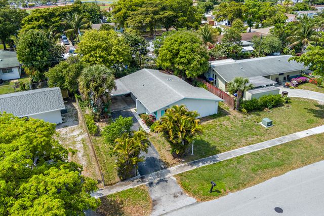 413 Ontario Place, West Palm Beach, FL 33409