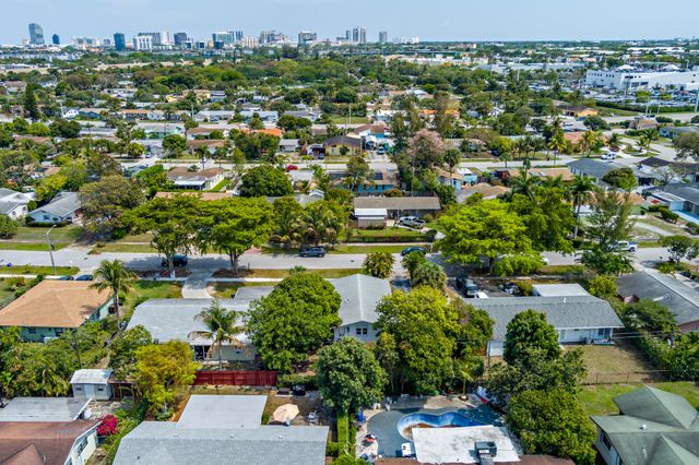 413 Ontario Place, West Palm Beach, FL 33409