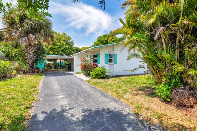 413 Ontario Place, West Palm Beach, FL 33409