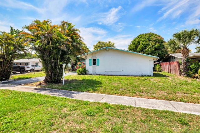 413 Ontario Place, West Palm Beach, FL 33409