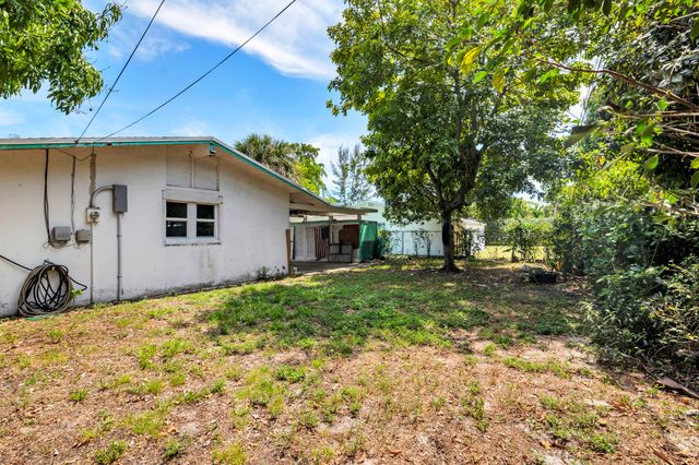 413 Ontario Place, West Palm Beach, FL 33409