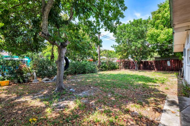 413 Ontario Place, West Palm Beach, FL 33409