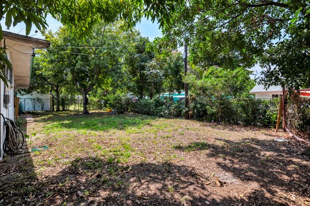 413 Ontario Place, West Palm Beach, FL 33409