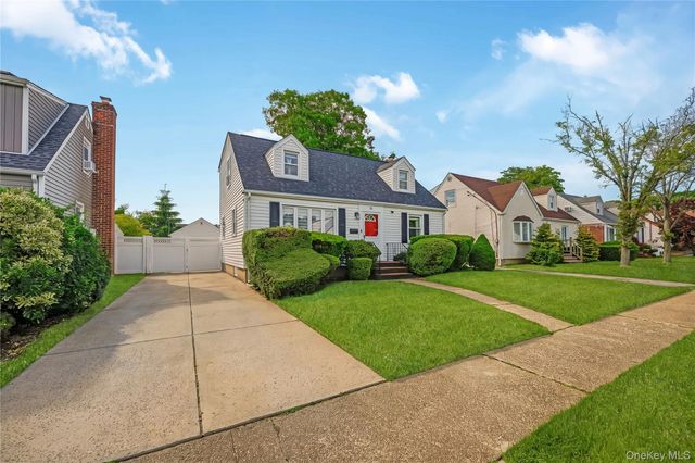 81 Todd Road, Valley Stream, NY 11580