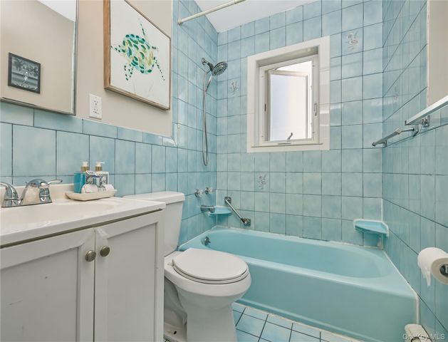 81 Todd Road, Valley Stream, NY 11580