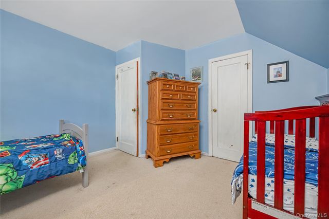 81 Todd Road, Valley Stream, NY 11580