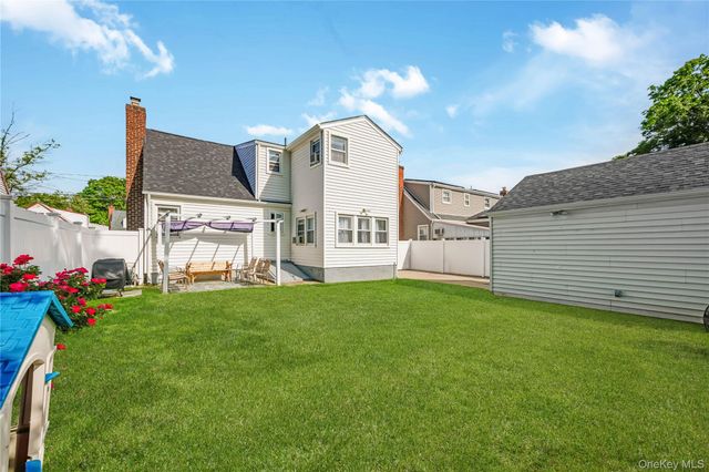 81 Todd Road, Valley Stream, NY 11580