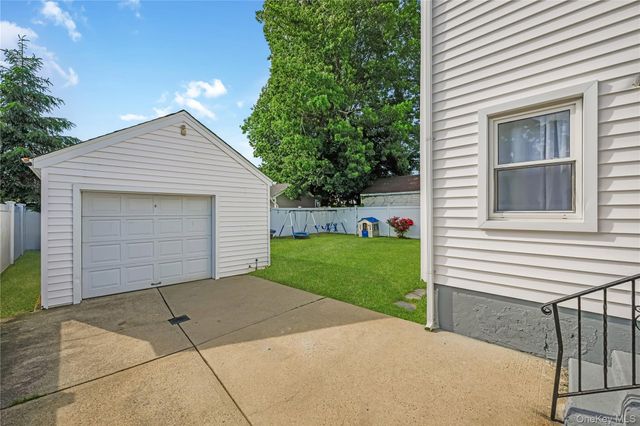 81 Todd Road, Valley Stream, NY 11580