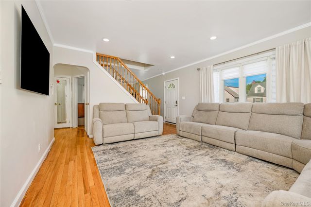 81 Todd Road, Valley Stream, NY 11580