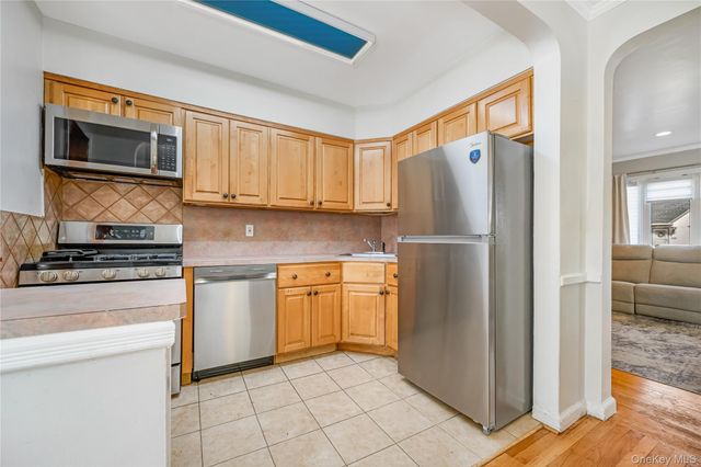 81 Todd Road, Valley Stream, NY 11580