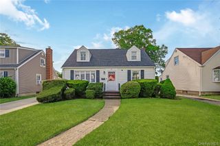 81 Todd Road, Valley Stream, NY 11580
