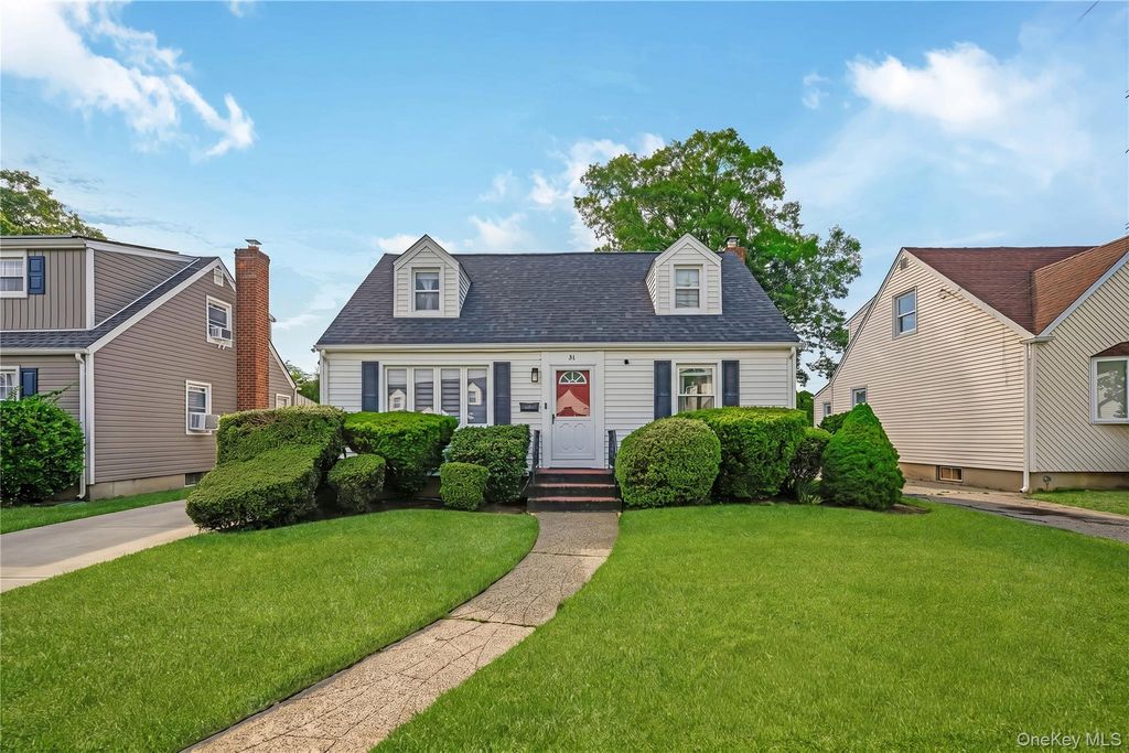81 Todd Road, Valley Stream, NY 11580