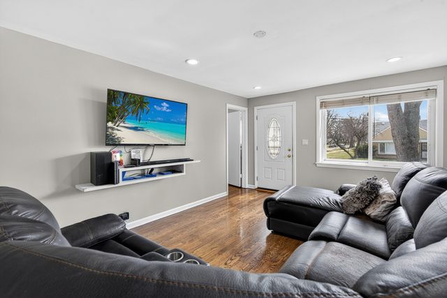 5201 Oak Street, Bellwood, IL 60104