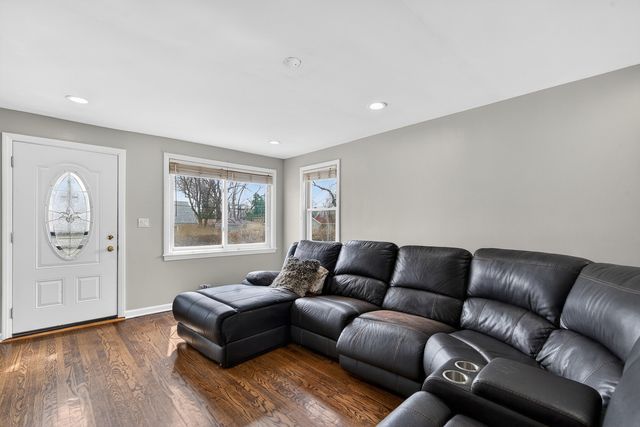 5201 Oak Street, Bellwood, IL 60104