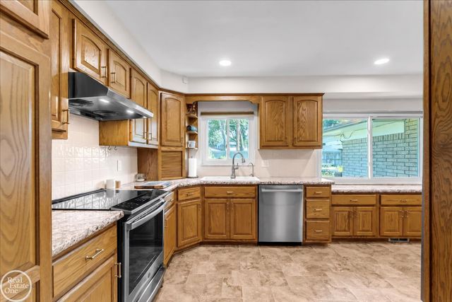 6534 Donnybrook Drive, Shelby Twp, MI 48316