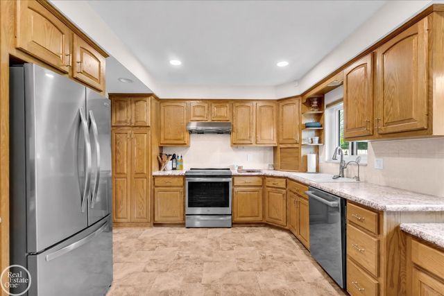 6534 Donnybrook Drive, Shelby Twp, MI 48316