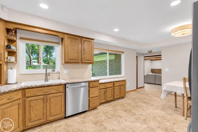 6534 Donnybrook Drive, Shelby Twp, MI 48316