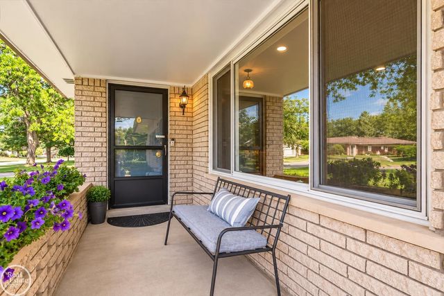 6534 Donnybrook Drive, Shelby Twp, MI 48316