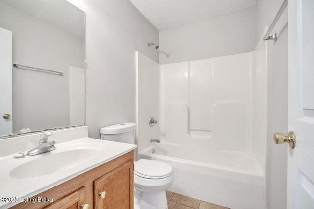 4239 Grantline View Ct, New Albany, IN 47150