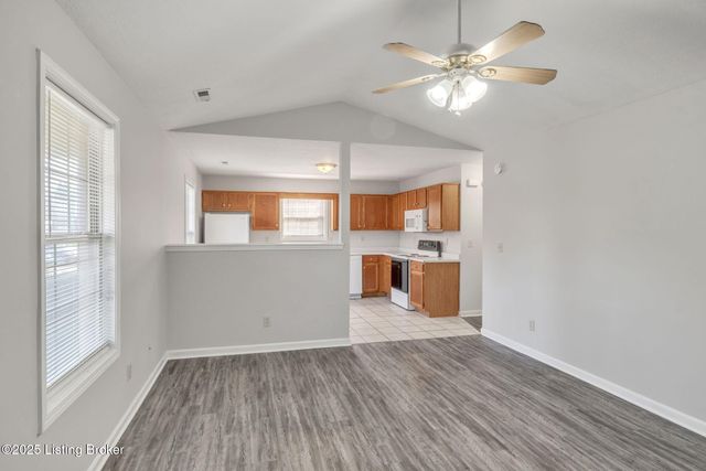 4239 Grantline View Ct, New Albany, IN 47150