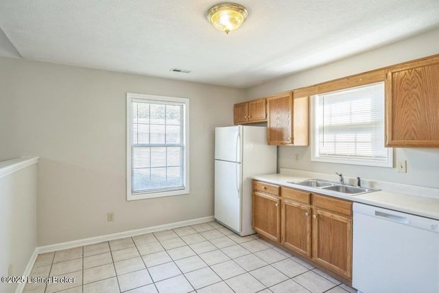 4239 Grantline View Ct, New Albany, IN 47150