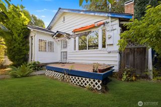 327 24th Avenue E, Seattle, WA 98112