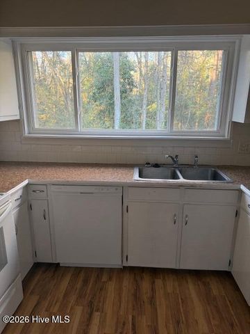 502 Lancelot Drive, Greenville, NC 27858