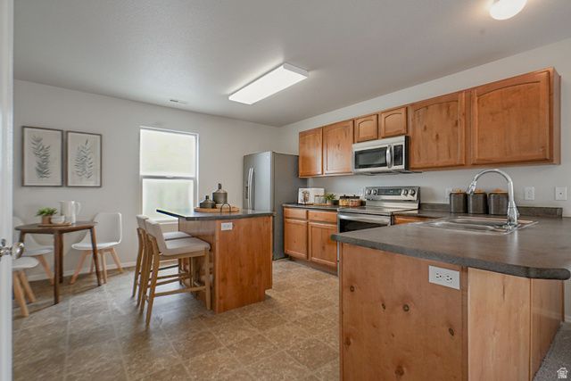 2128 E EAGLE CREST WAY, Eagle Mountain, UT 84005