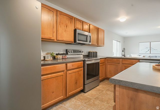 2128 E EAGLE CREST WAY, Eagle Mountain, UT 84005