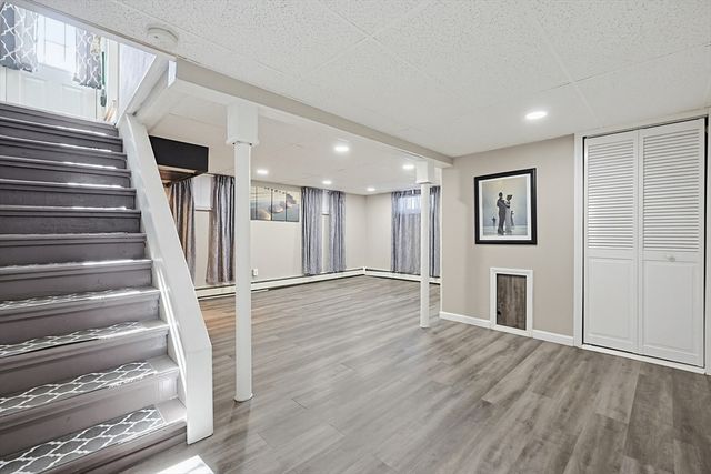 89 Coburn Dr, Lowell, MA 01854