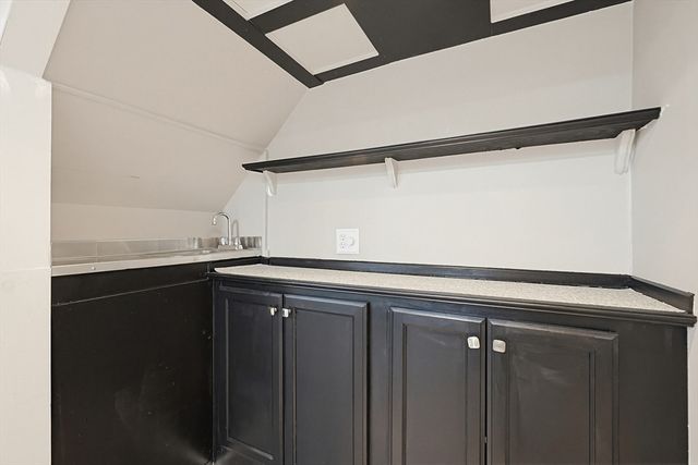 89 Coburn Dr, Lowell, MA 01854