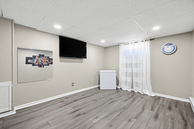 89 Coburn Dr, Lowell, MA 01854